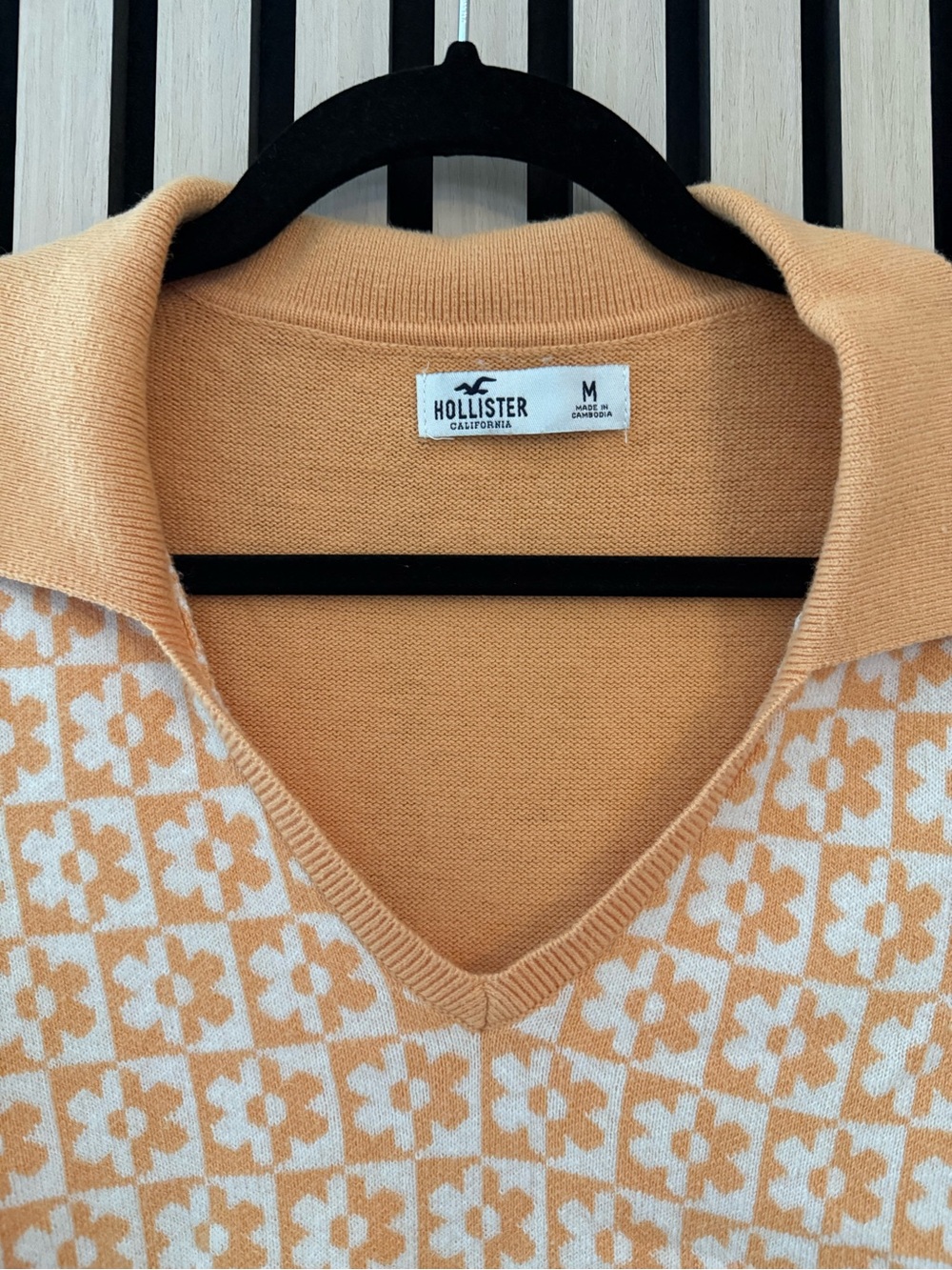 Hollister Short-Sleeve Collared Knit Top in Peach and White - Picture 3 of 3